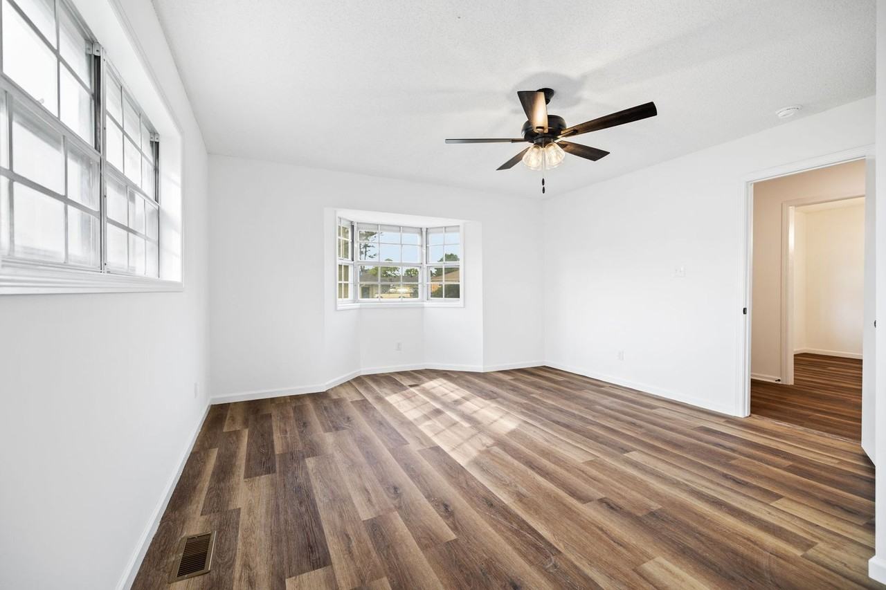 1317 Clover Ln - Photo 4 of 9