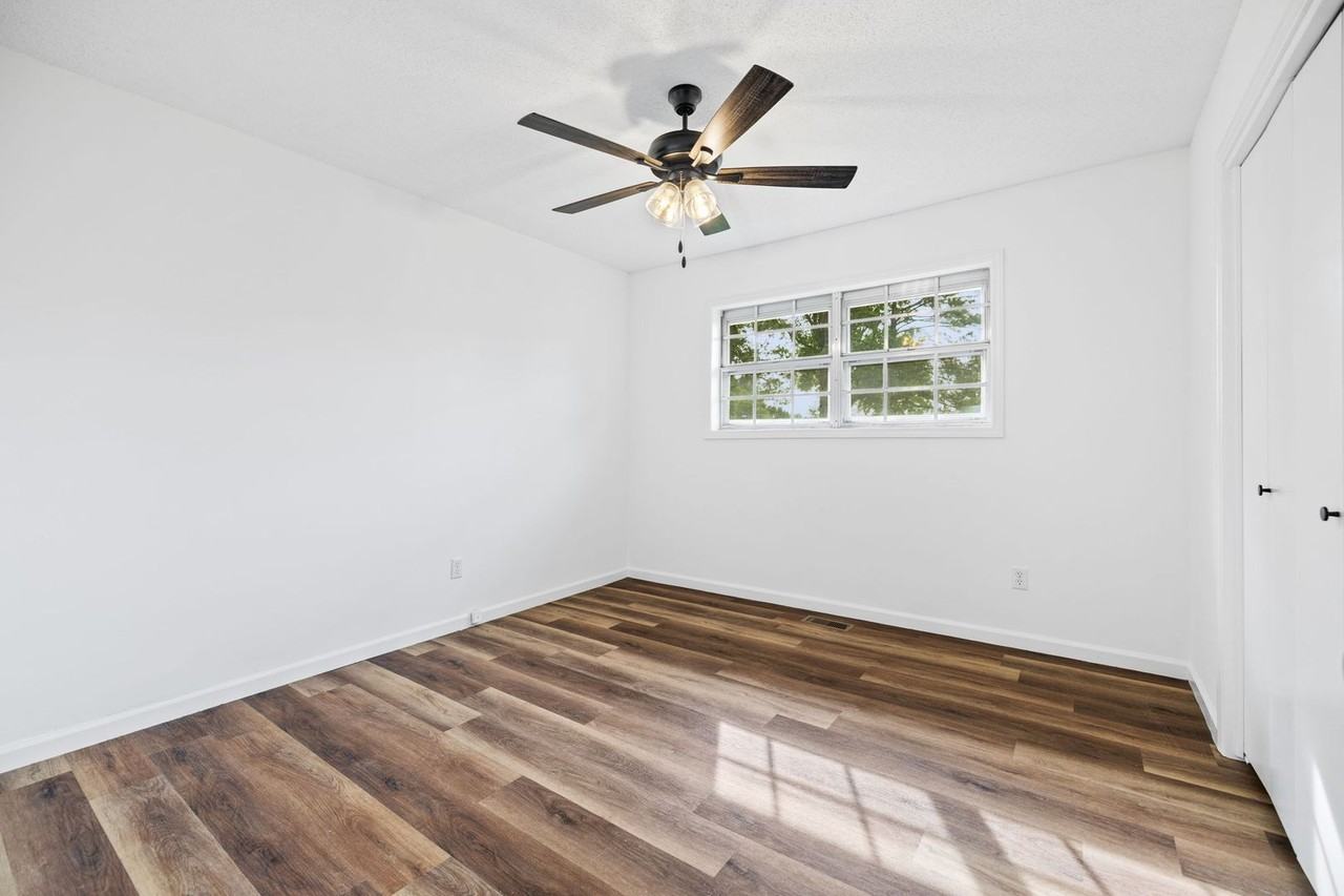 1317 Clover Ln - Photo 5 of 9