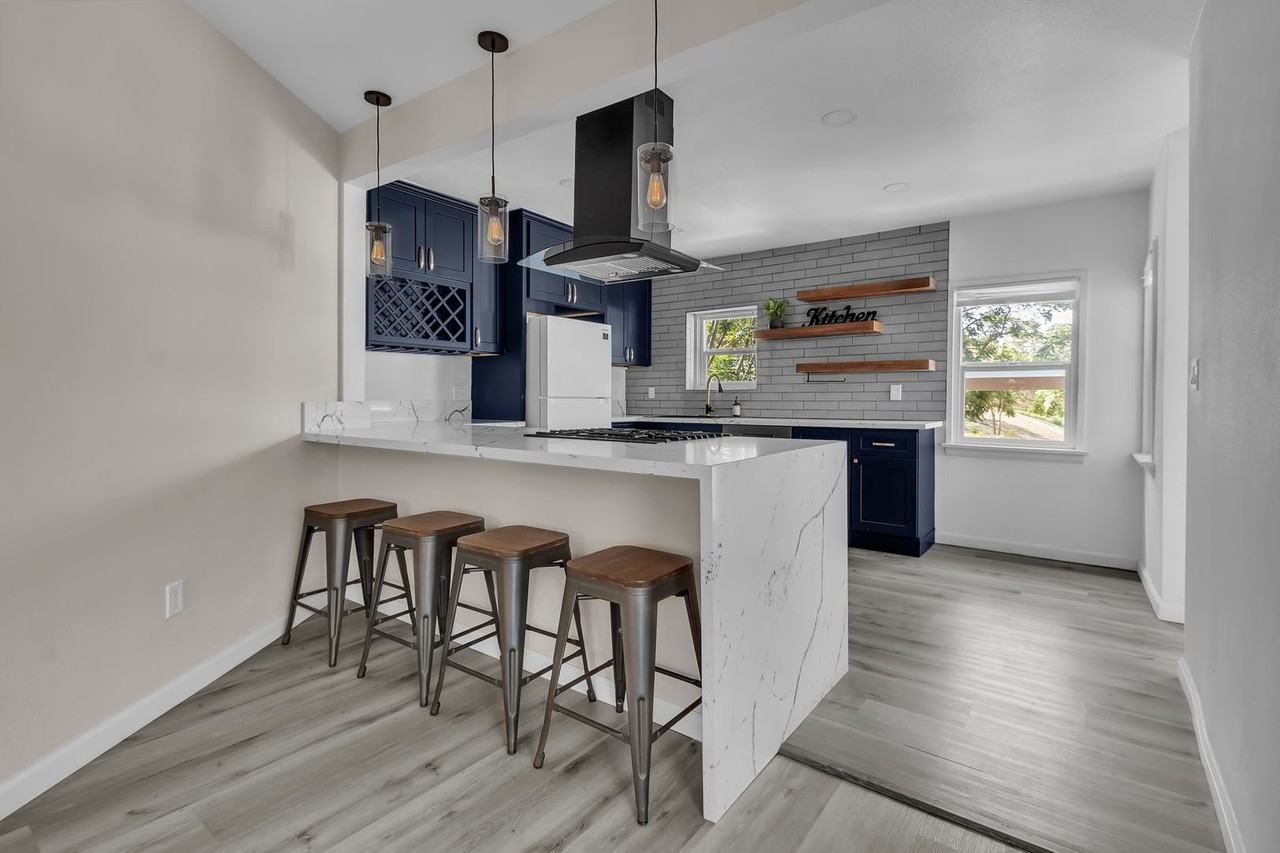 4510 Tourmaline St - Photo 4 of 28