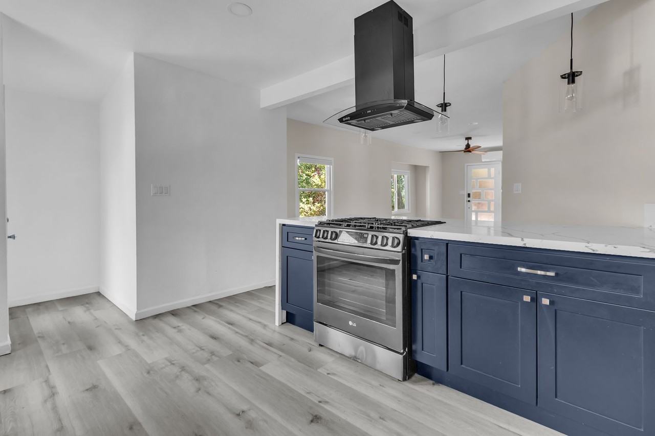4510 Tourmaline St - Photo 6 of 28