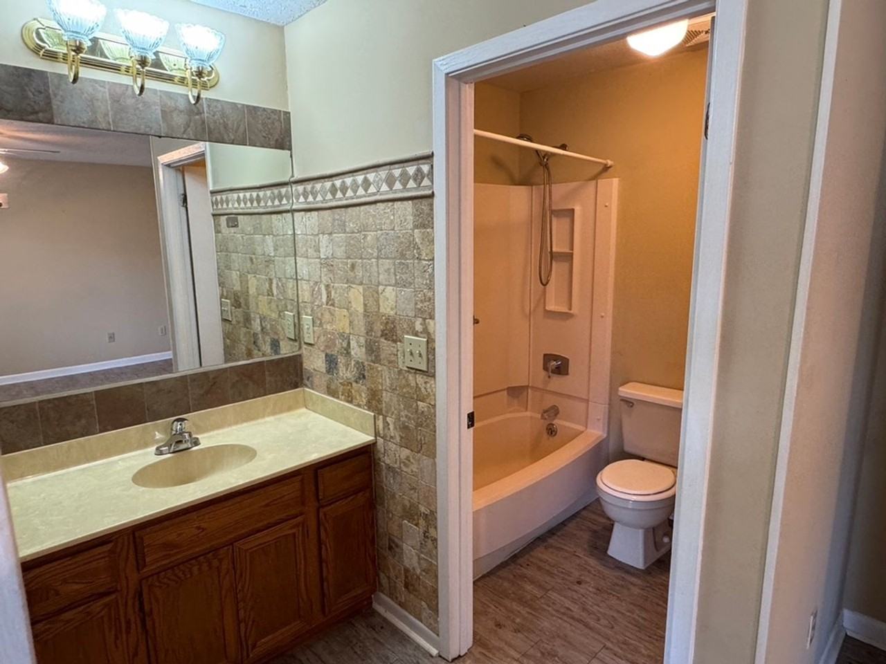 201 Bartonwood Ct - Photo 3 of 12