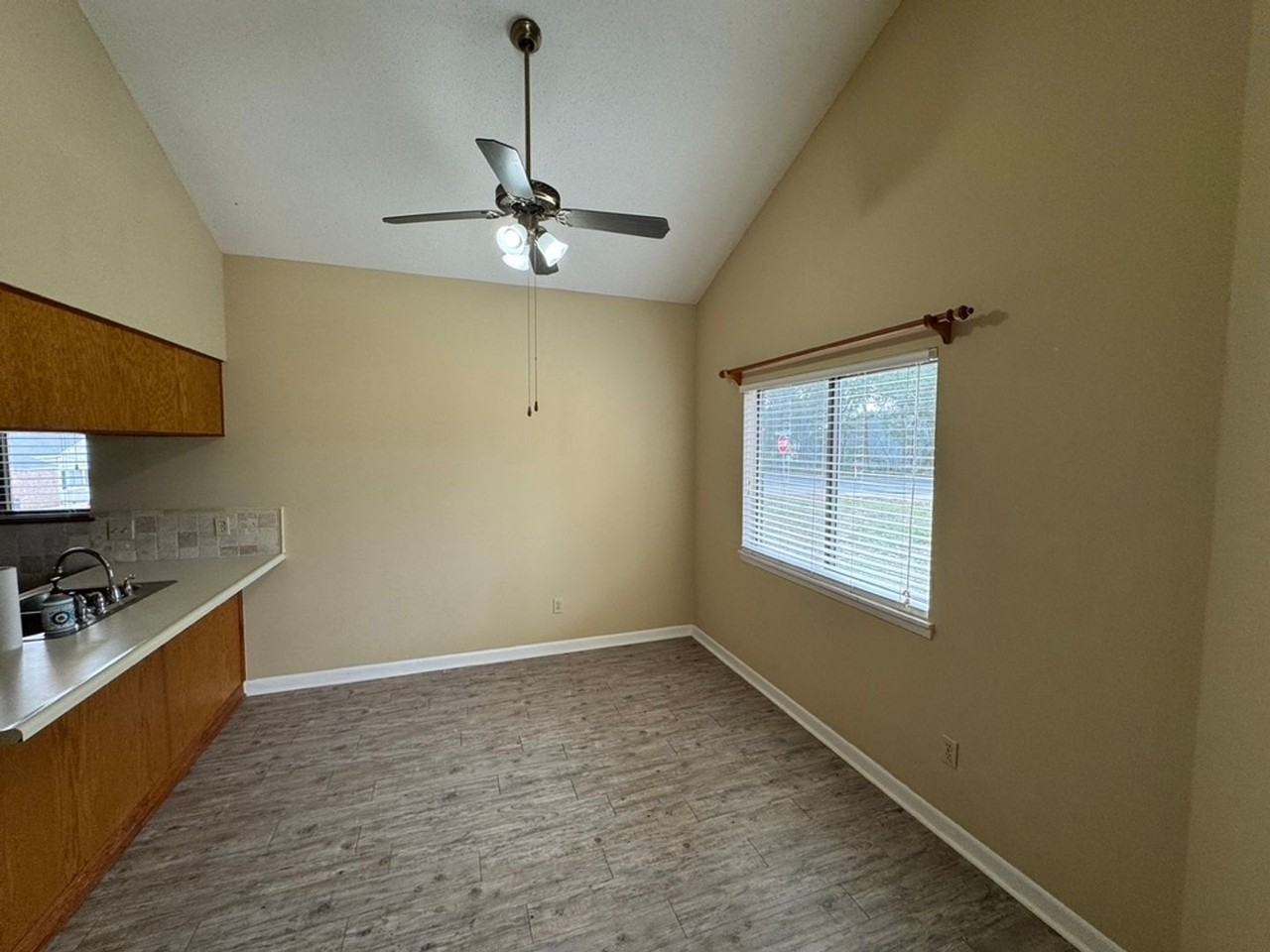 201 Bartonwood Ct - Photo 7 of 12