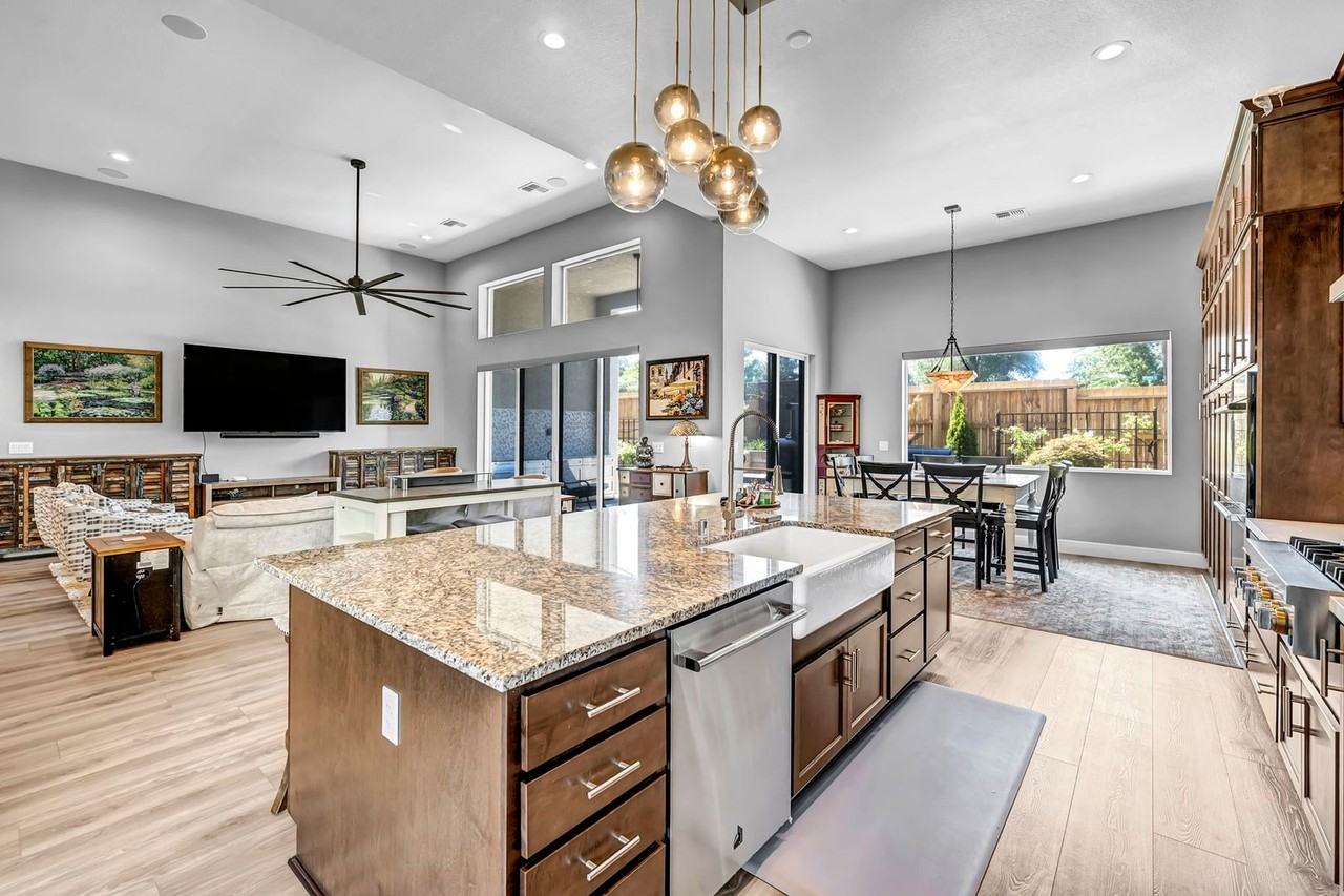 2958 Saddle Peak Dr - Photo 4 of 50