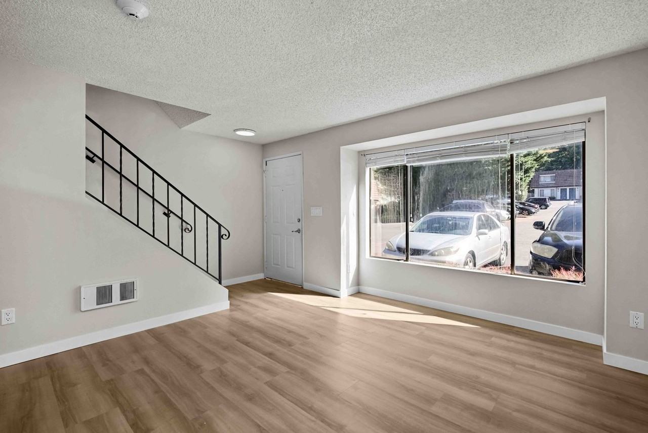 4504 176th St Sw - Photo 4 of 24