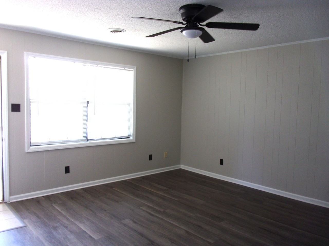 1825 India Hook Rd - Photo 4 of 12
