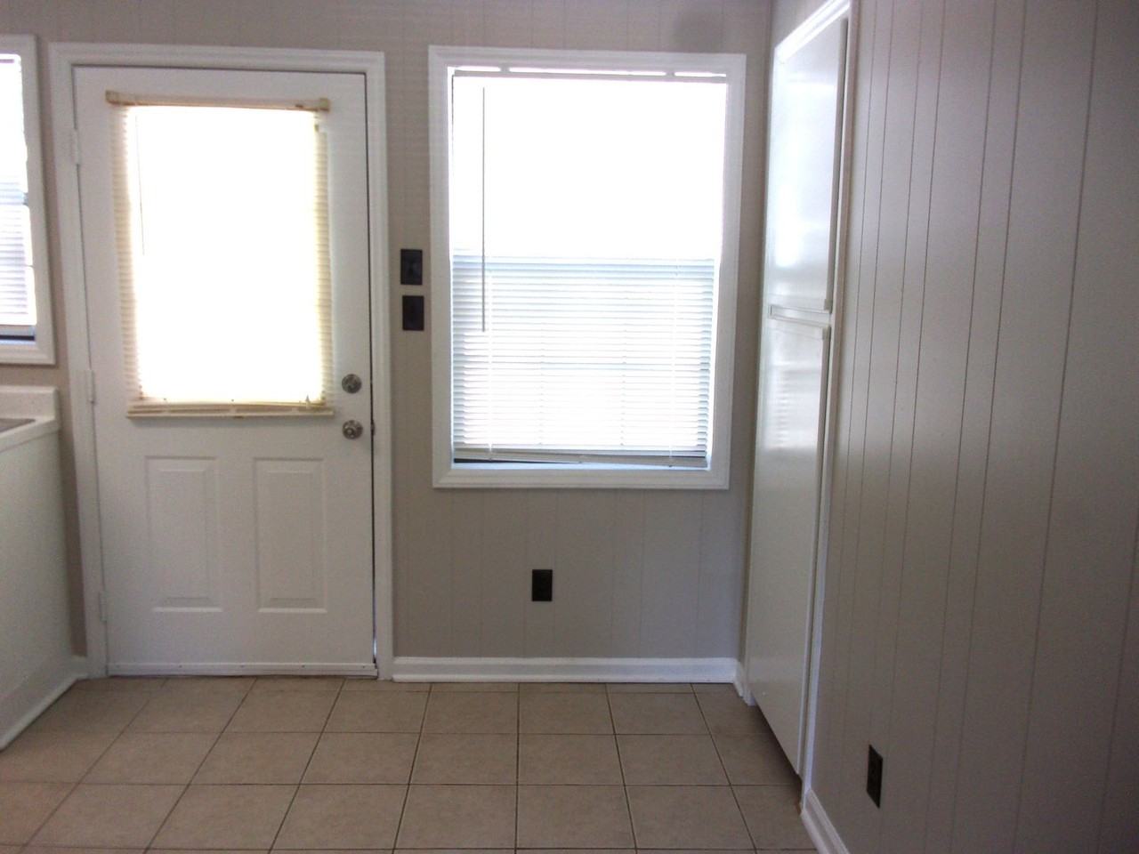 1825 India Hook Rd - Photo 6 of 12