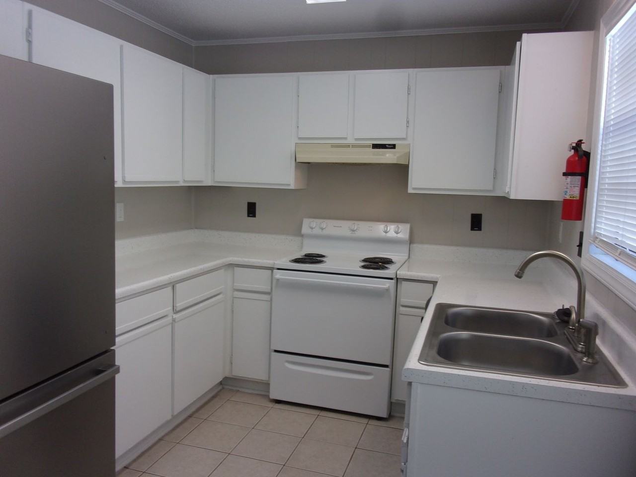 1825 India Hook Rd - Photo 7 of 12
