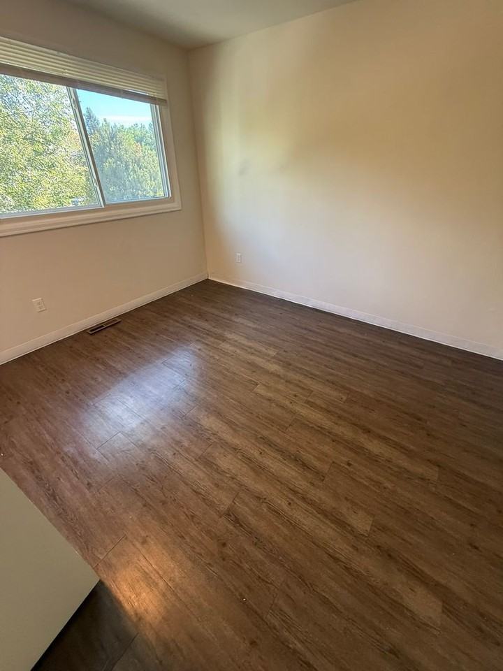 1535 Harrison Ave - Photo 6 of 25