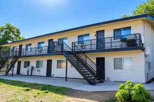 featured image of 2452 S 9th St