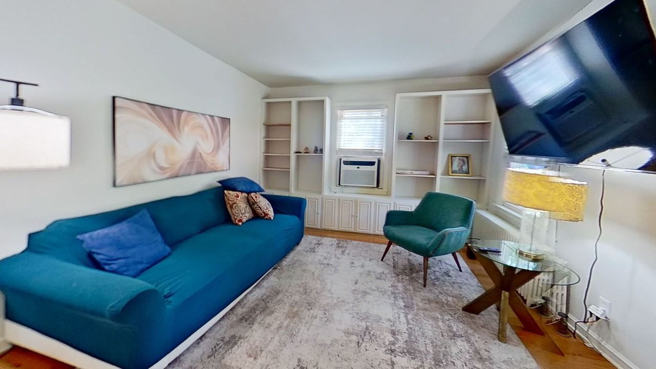 1327 Hill St - Photo 2 of 11