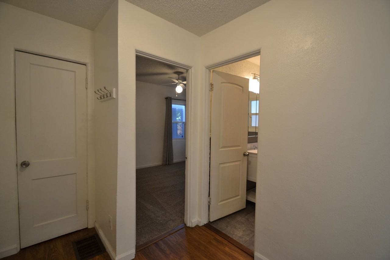 322 Park Ln - Photo 5 of 13