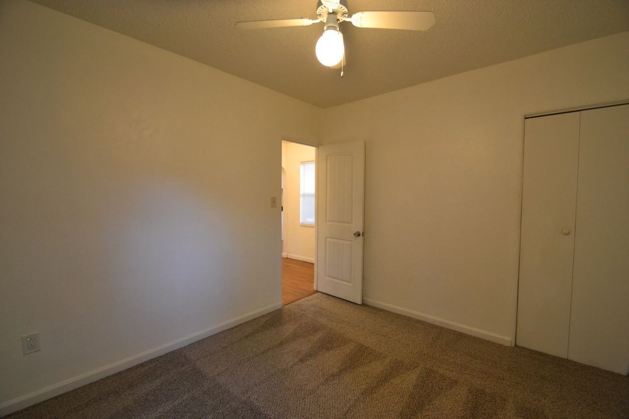 322 Park Ln - Photo 7 of 13