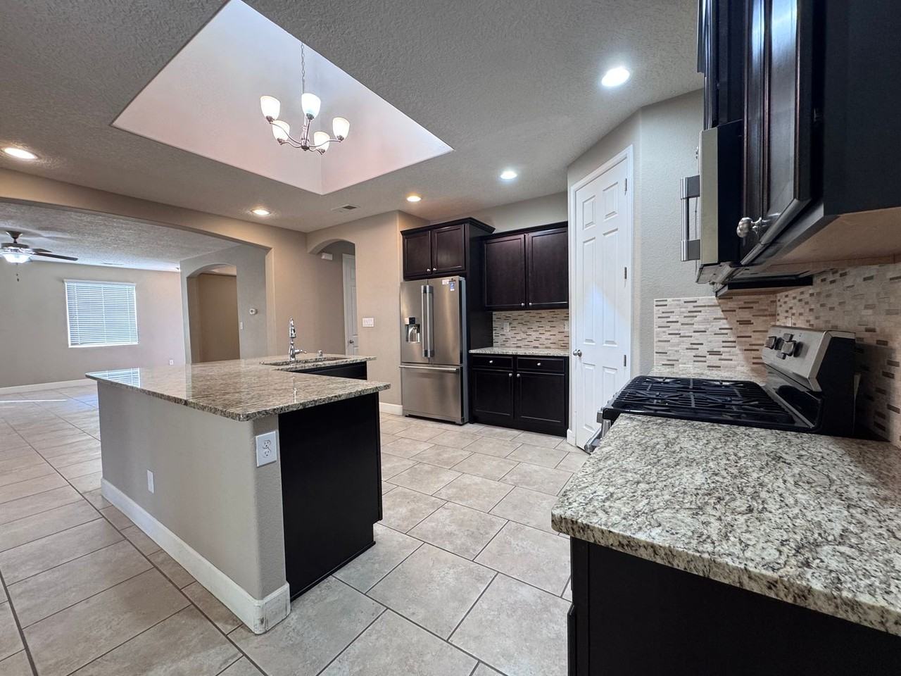 1504 Barbaro Dr Se - Photo 4 of 16