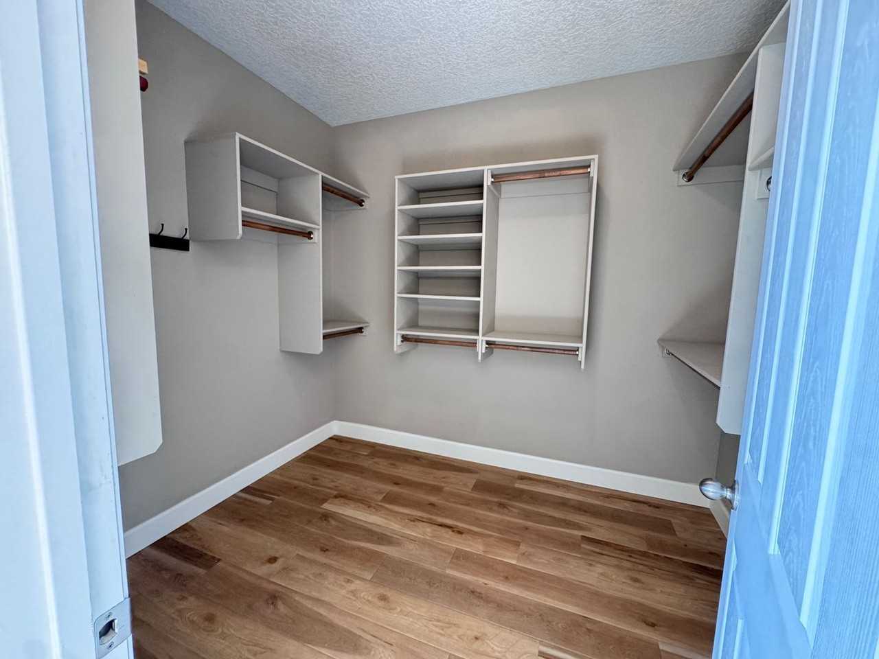 1504 Barbaro Dr Se - Photo 7 of 16