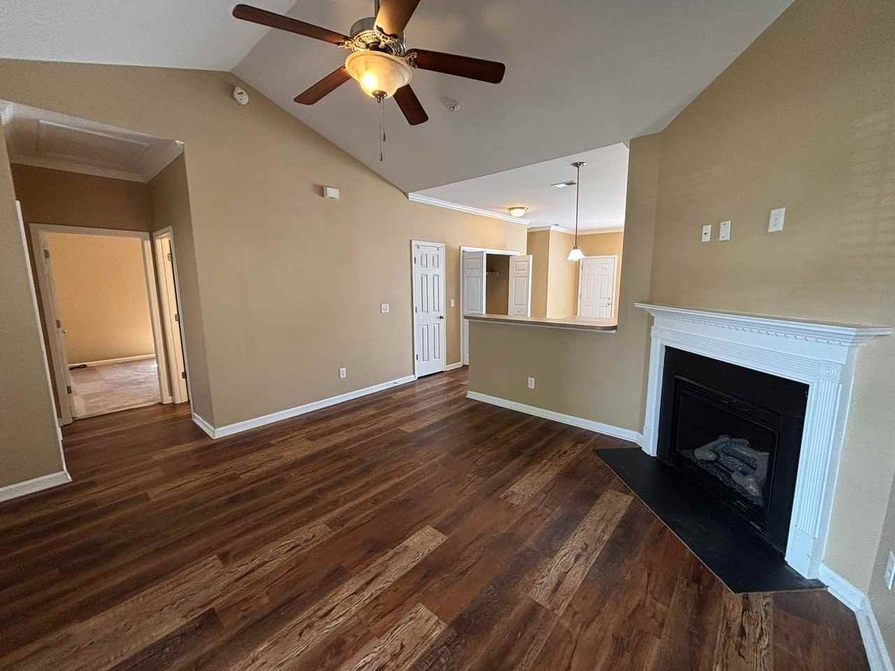 225 Windsor Trace Dr - Photo 2 of 13