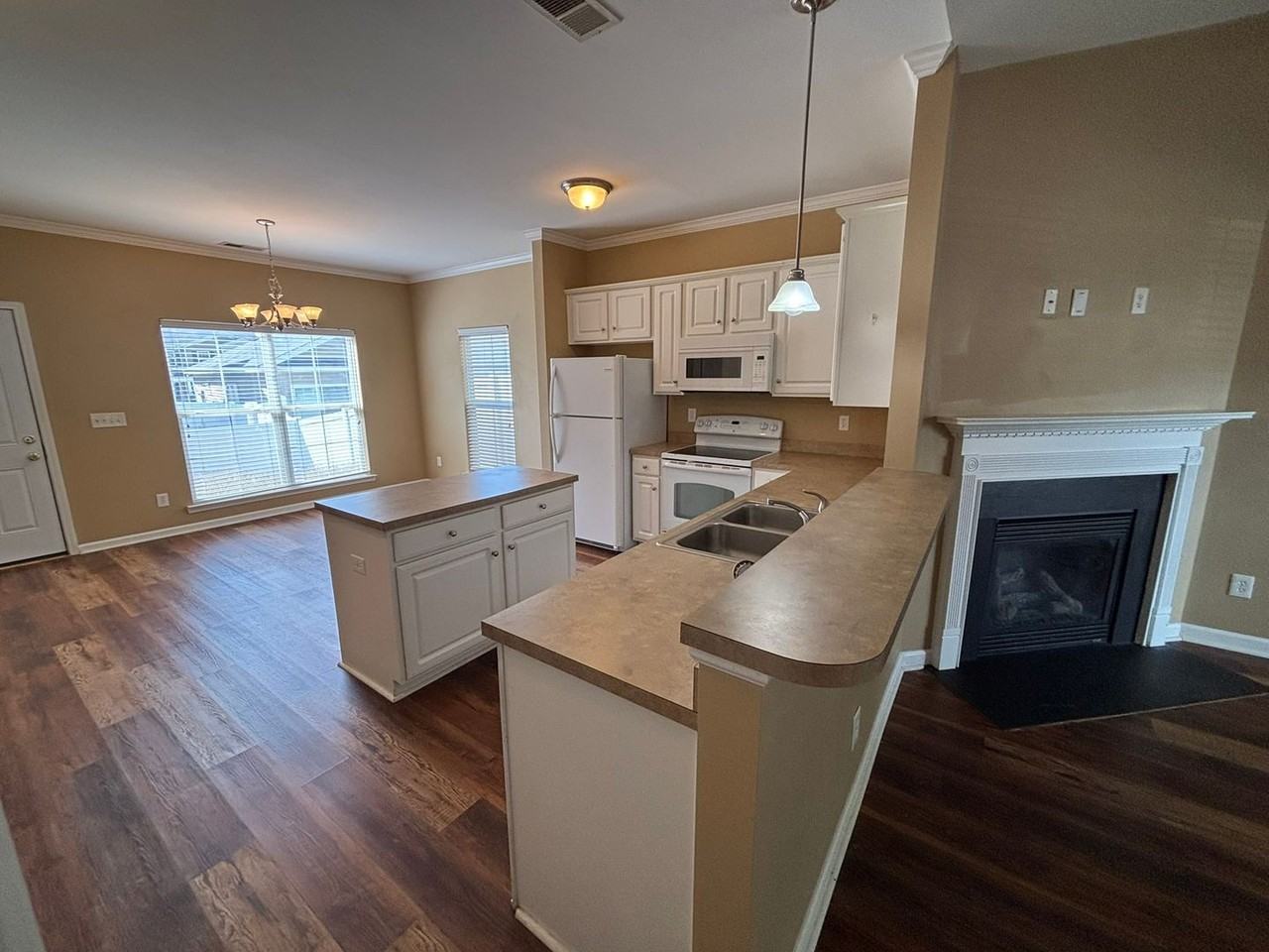 225 Windsor Trace Dr - Photo 3 of 13