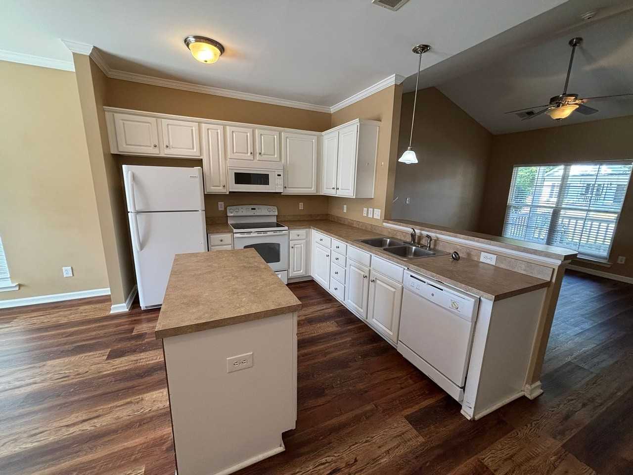 225 Windsor Trace Dr - Photo 4 of 13