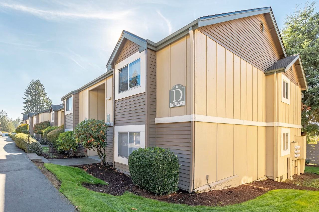 Crestwood Apartments - Photo 6 of 20