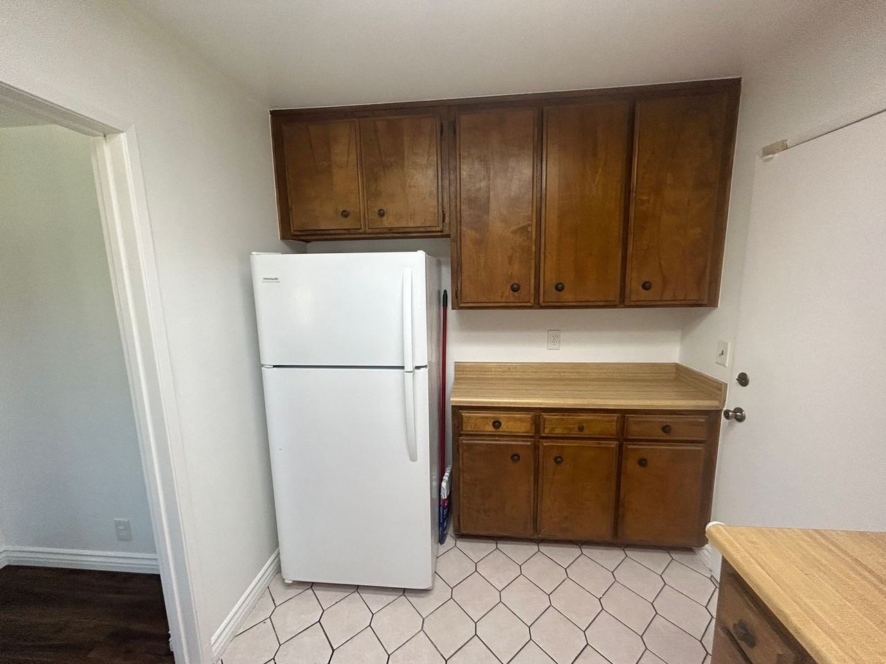 442 1/2 E 234th Walk - Photo 7 of 13