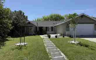409 W Packwood Ave - Photo 1 of 1