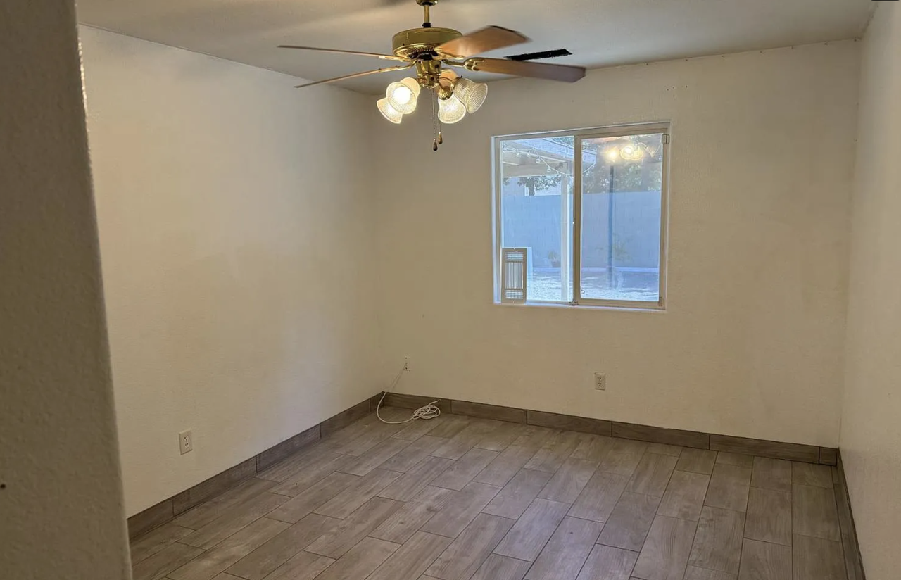 409 W Packwood Ave - Photo 5 of 9