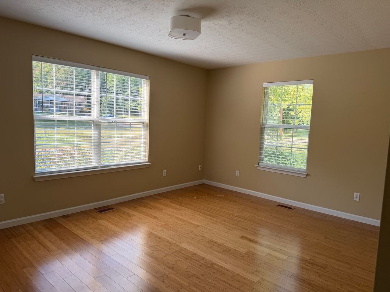7063 Seaver Dr - Photo 2 of 14