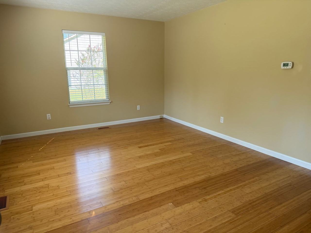 7063 Seaver Dr - Photo 3 of 14