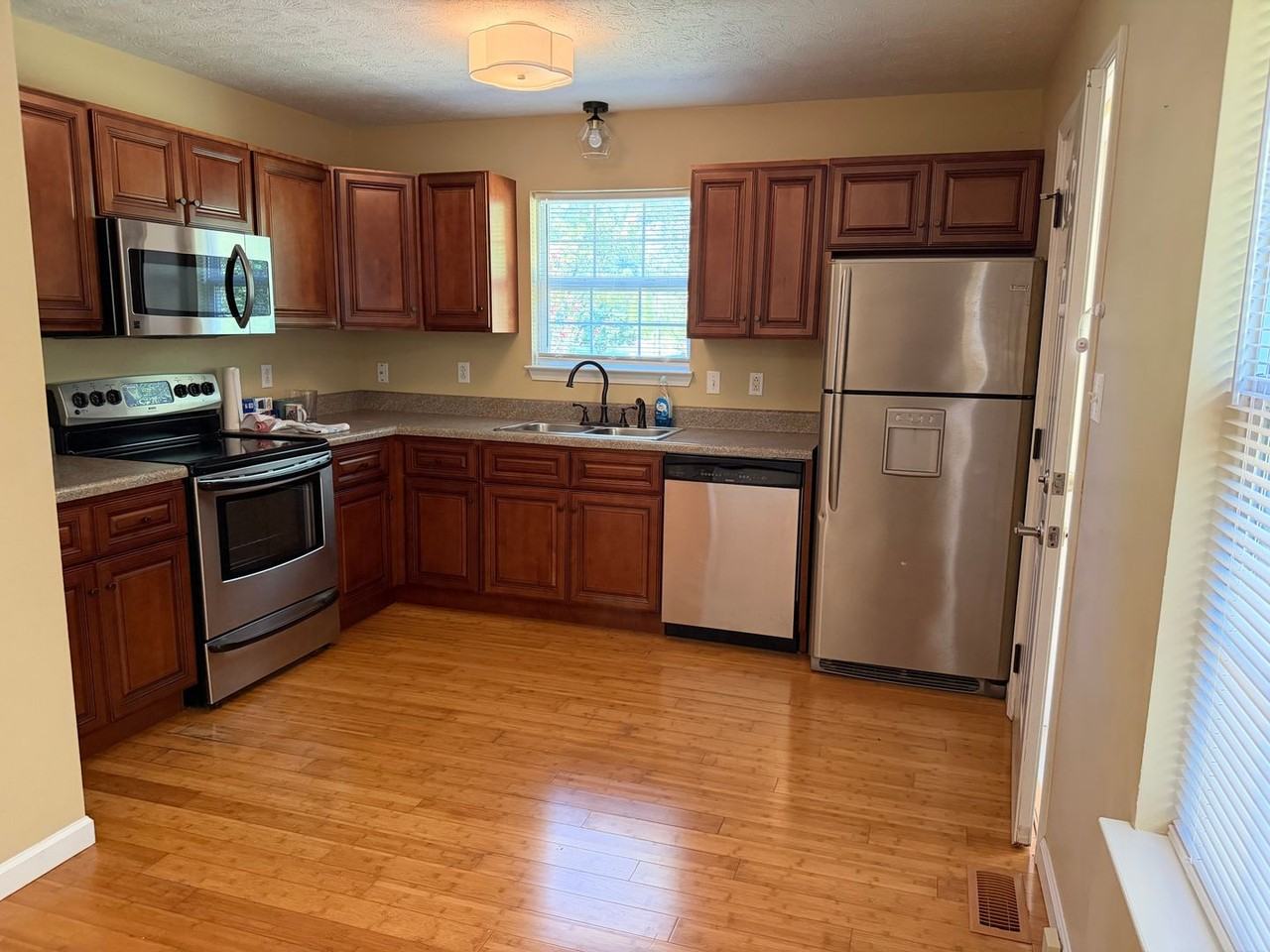 7063 Seaver Dr - Photo 5 of 14