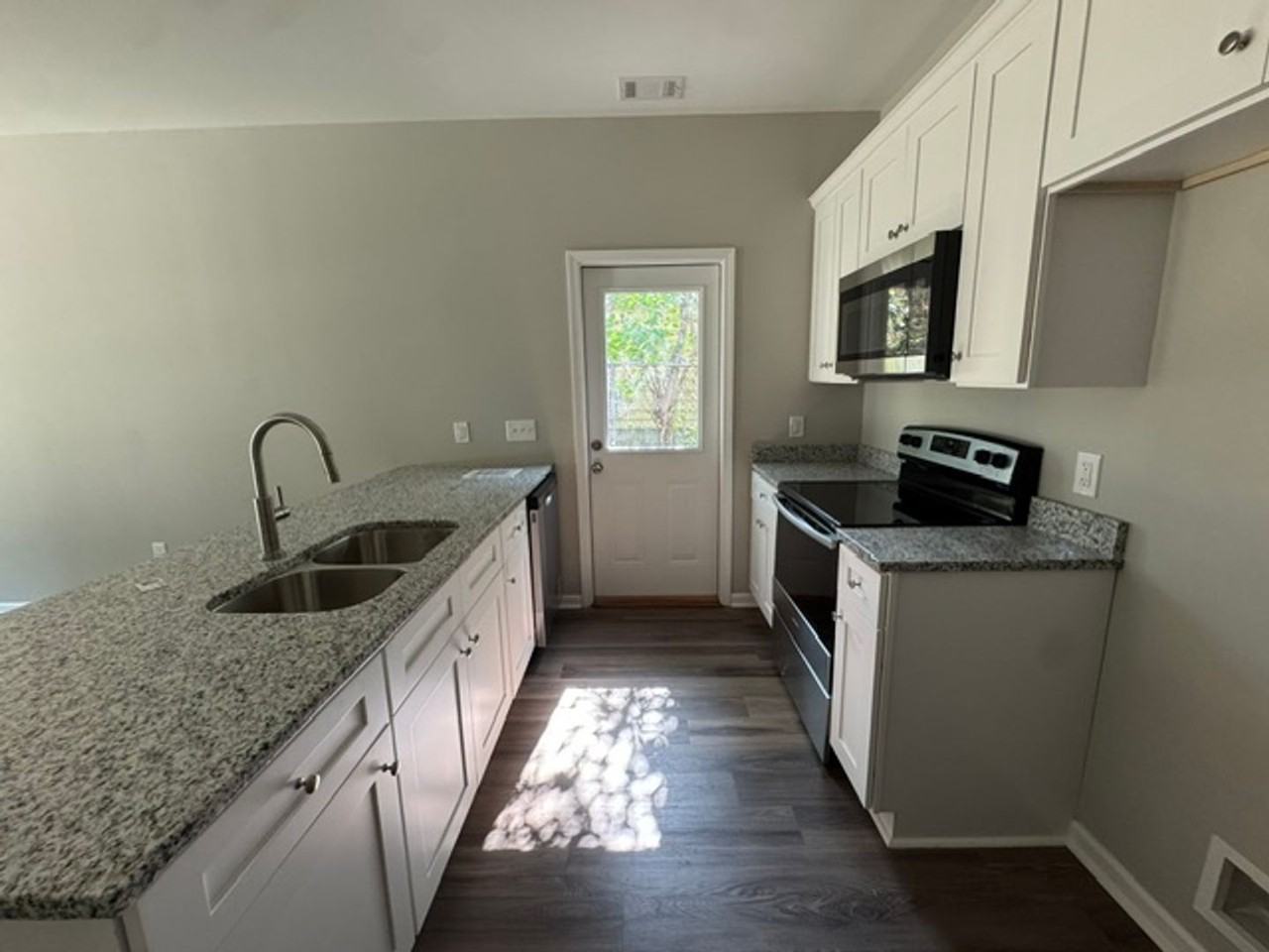 228 E Render St - Photo 3 of 11