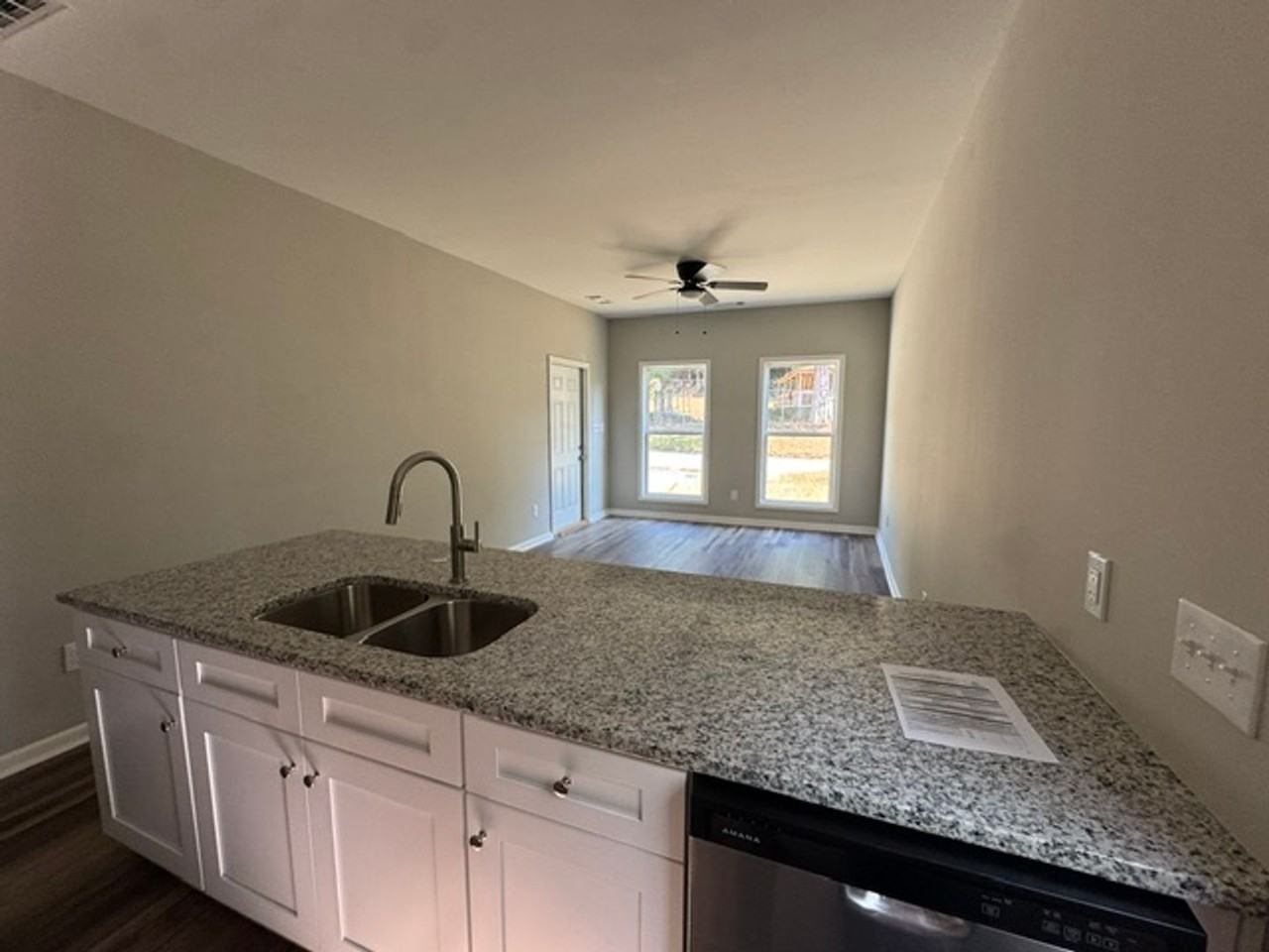 228 E Render St - Photo 4 of 11