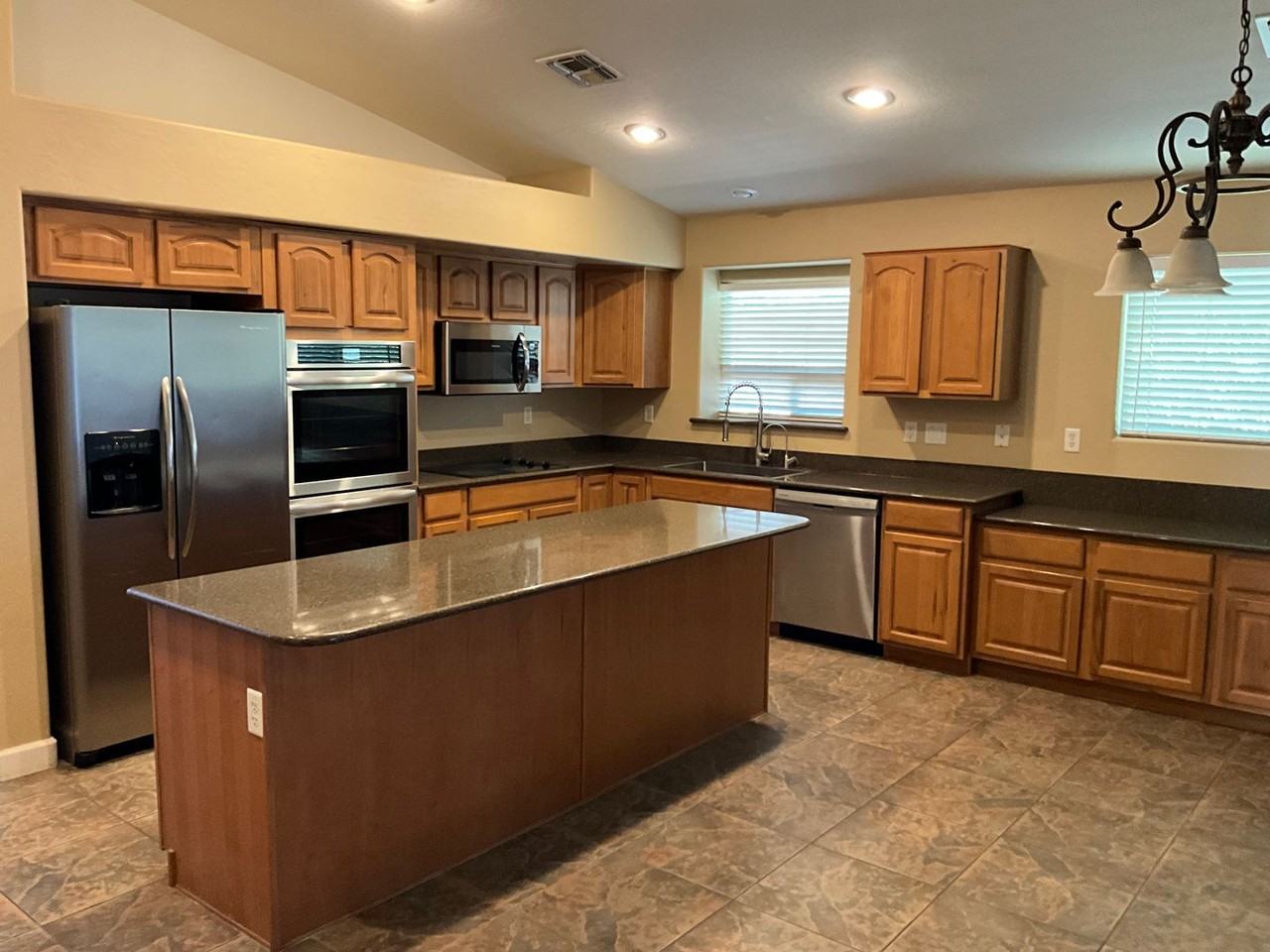 41741 W Parkhill Ct - Photo 4 of 39