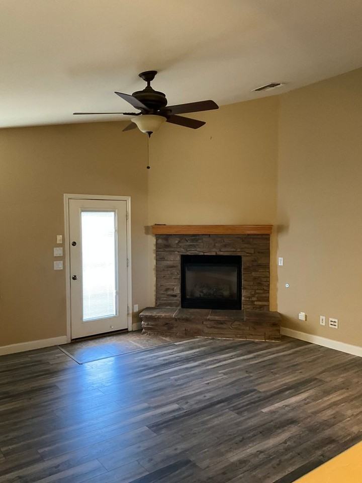 41741 W Parkhill Ct - Photo 7 of 39