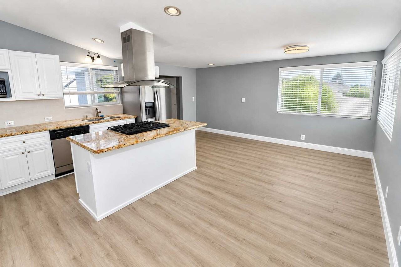 955 N Fern St - Photo 3 of 26