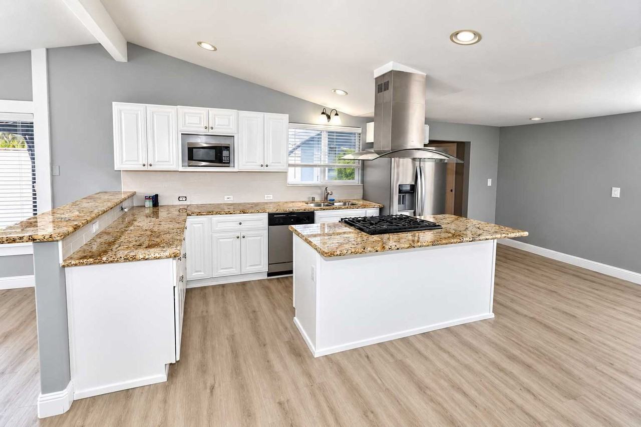 955 N Fern St - Photo 4 of 26