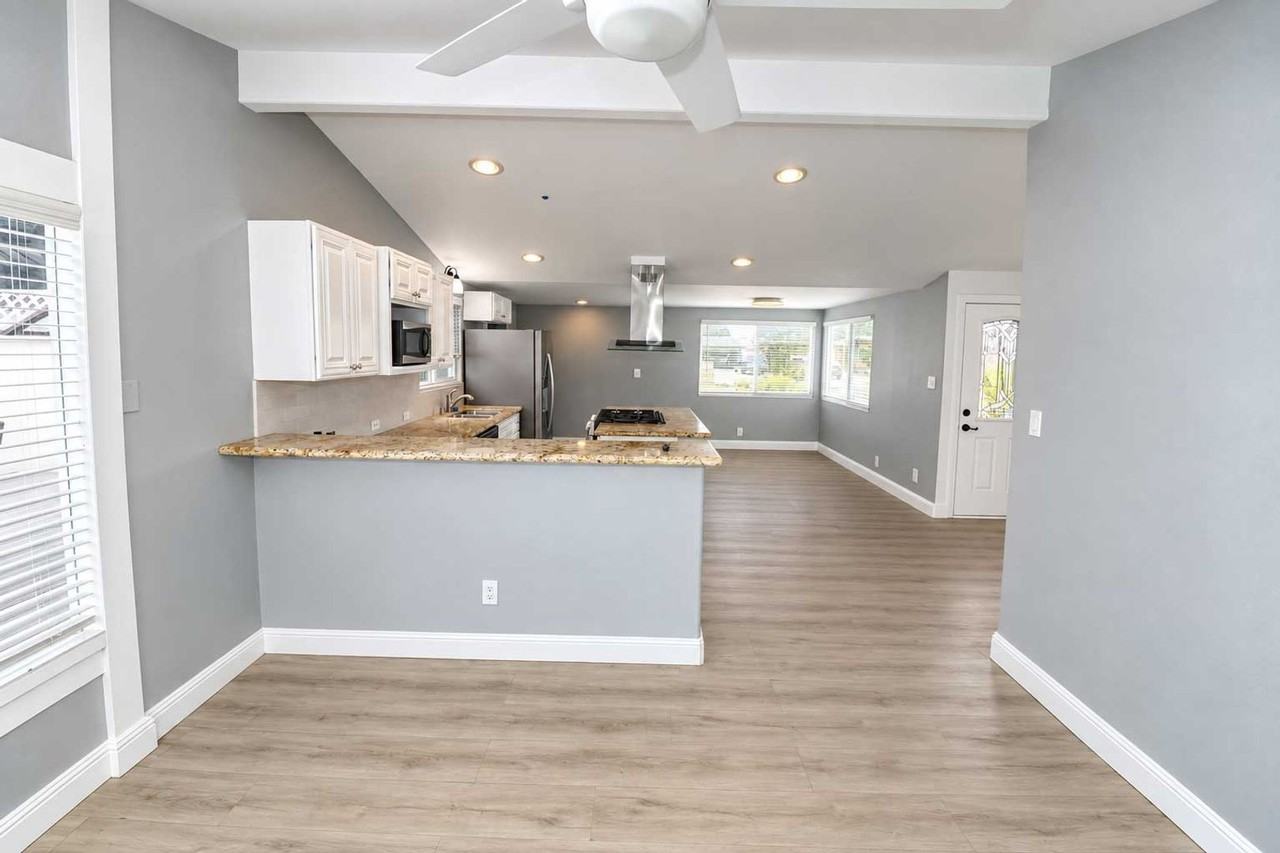 955 N Fern St - Photo 7 of 26