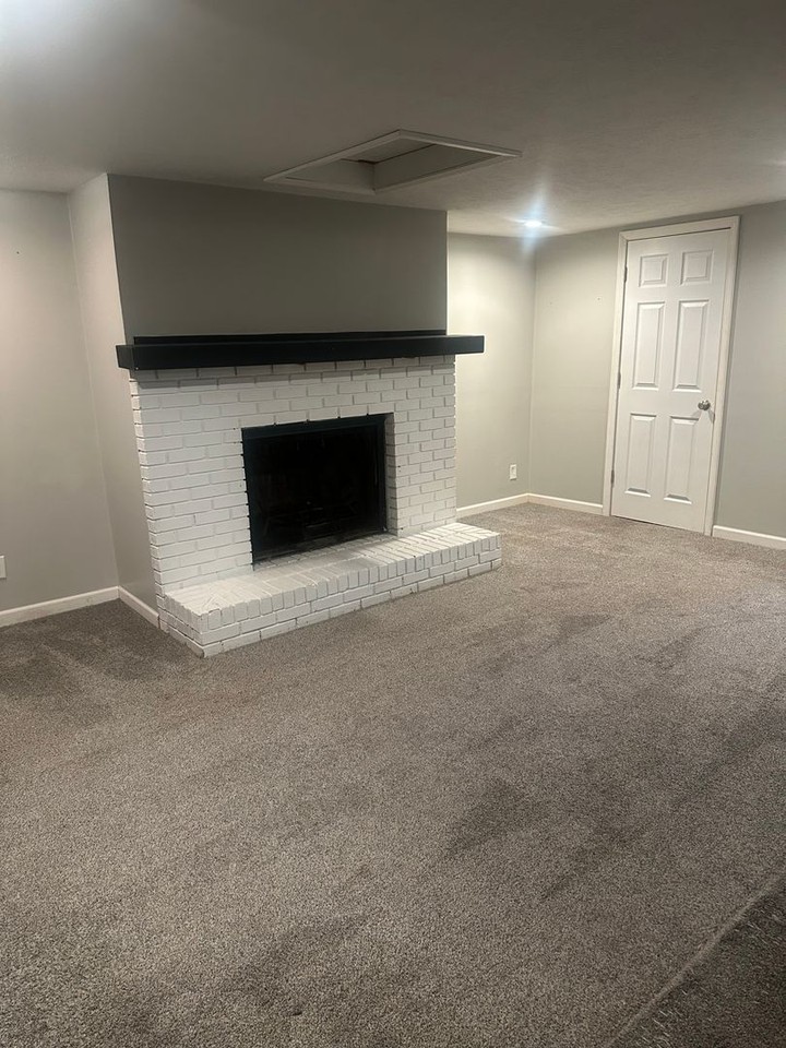 418 Marteeny St - Photo 2 of 12