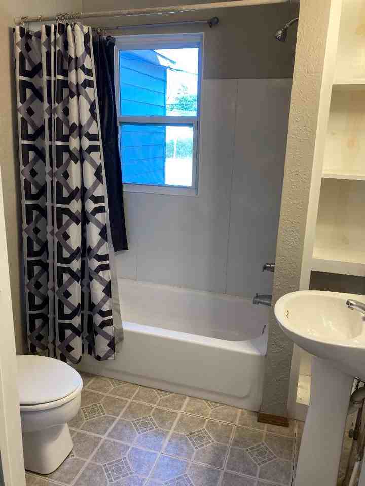 1410 3rd St - Photo 2 of 8