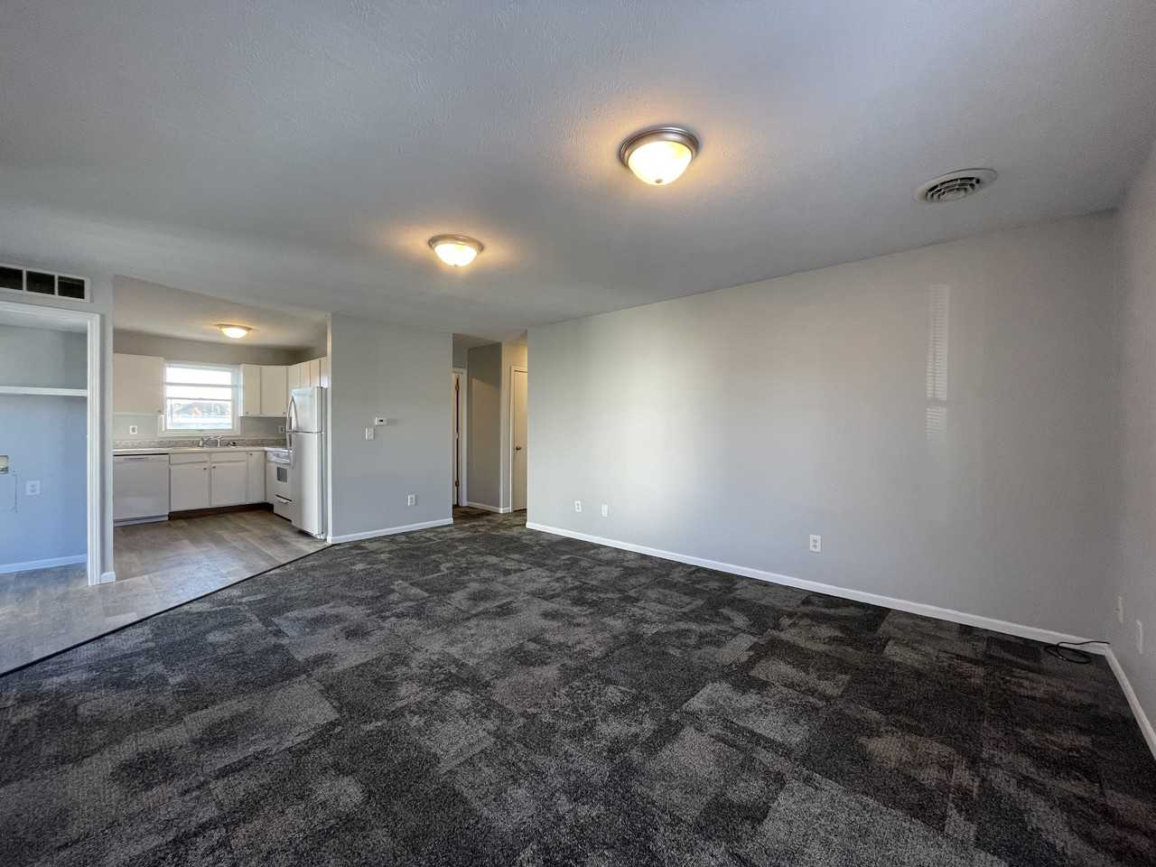 302 Stone Dr #B - Photo 2 of 9