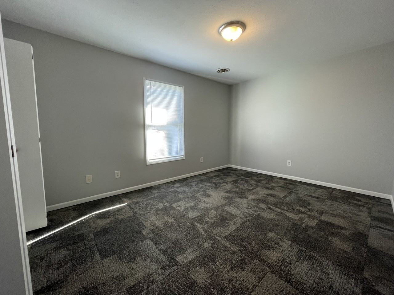 302 Stone Dr #B - Photo 4 of 9