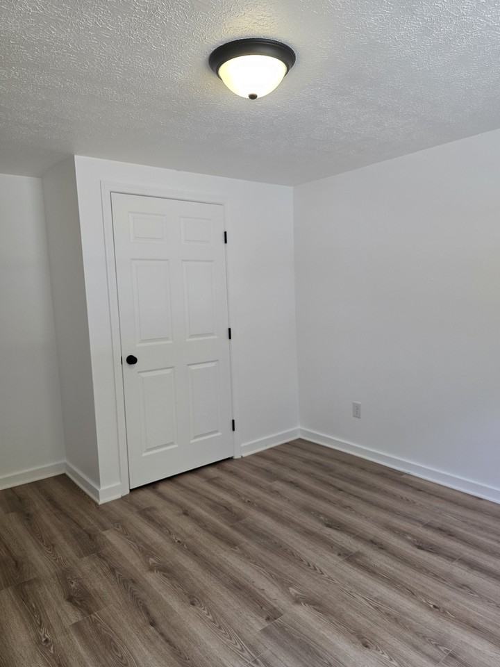 1878 Lucas Hollow Rd - Photo 5 of 8