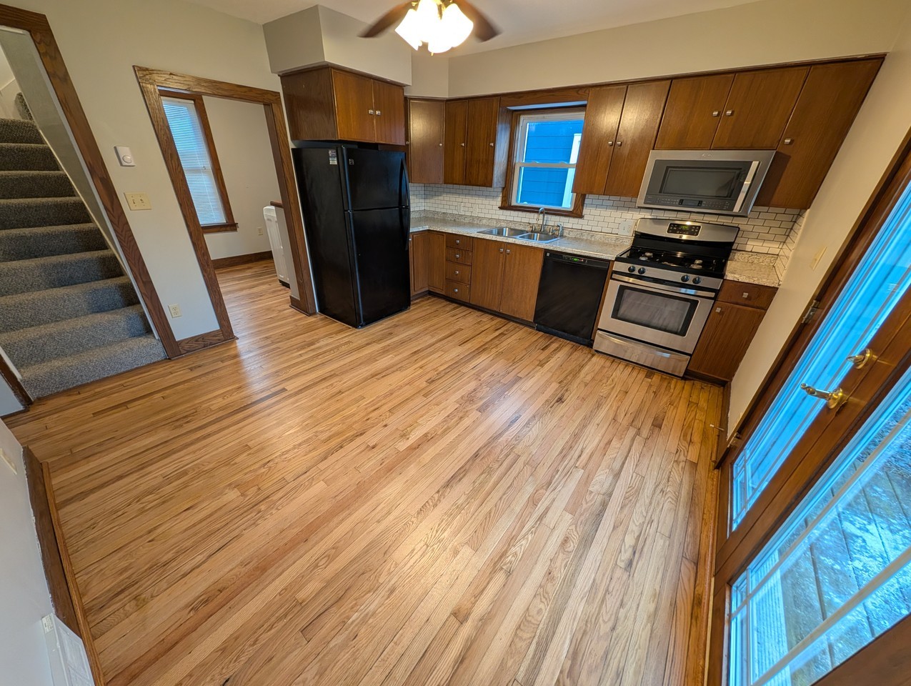 409 James St - Photo 3 of 11