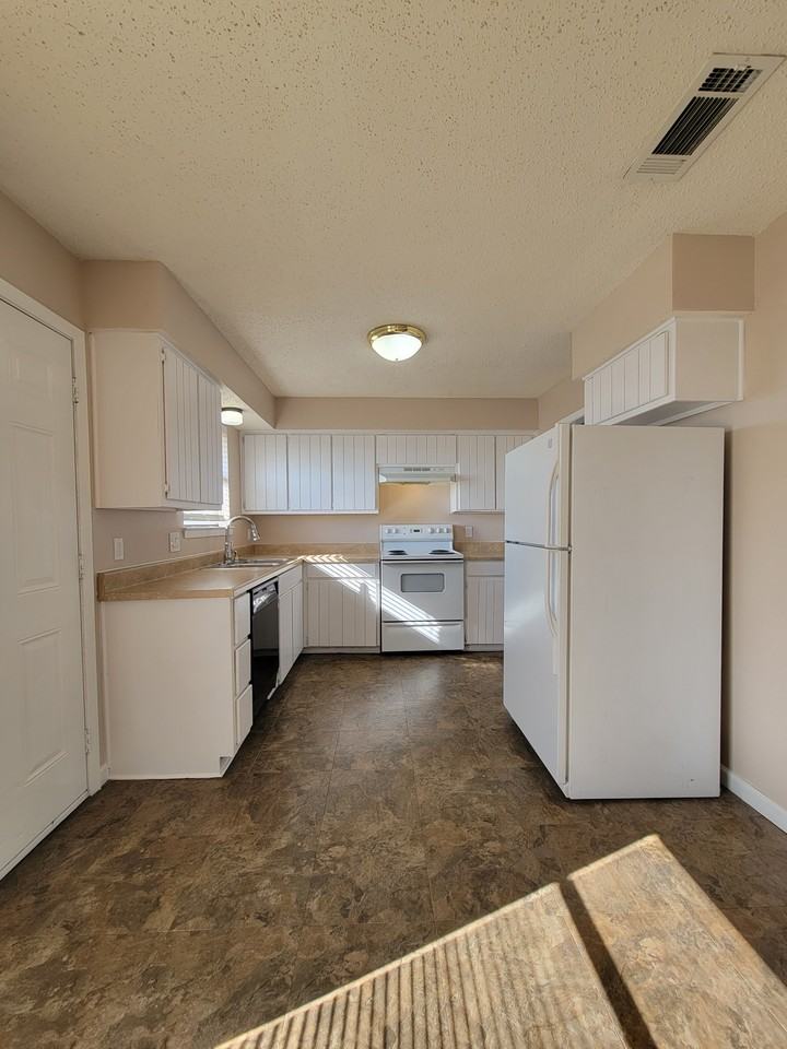 520 Signal Hill Ct S #522 - Photo 3 of 7