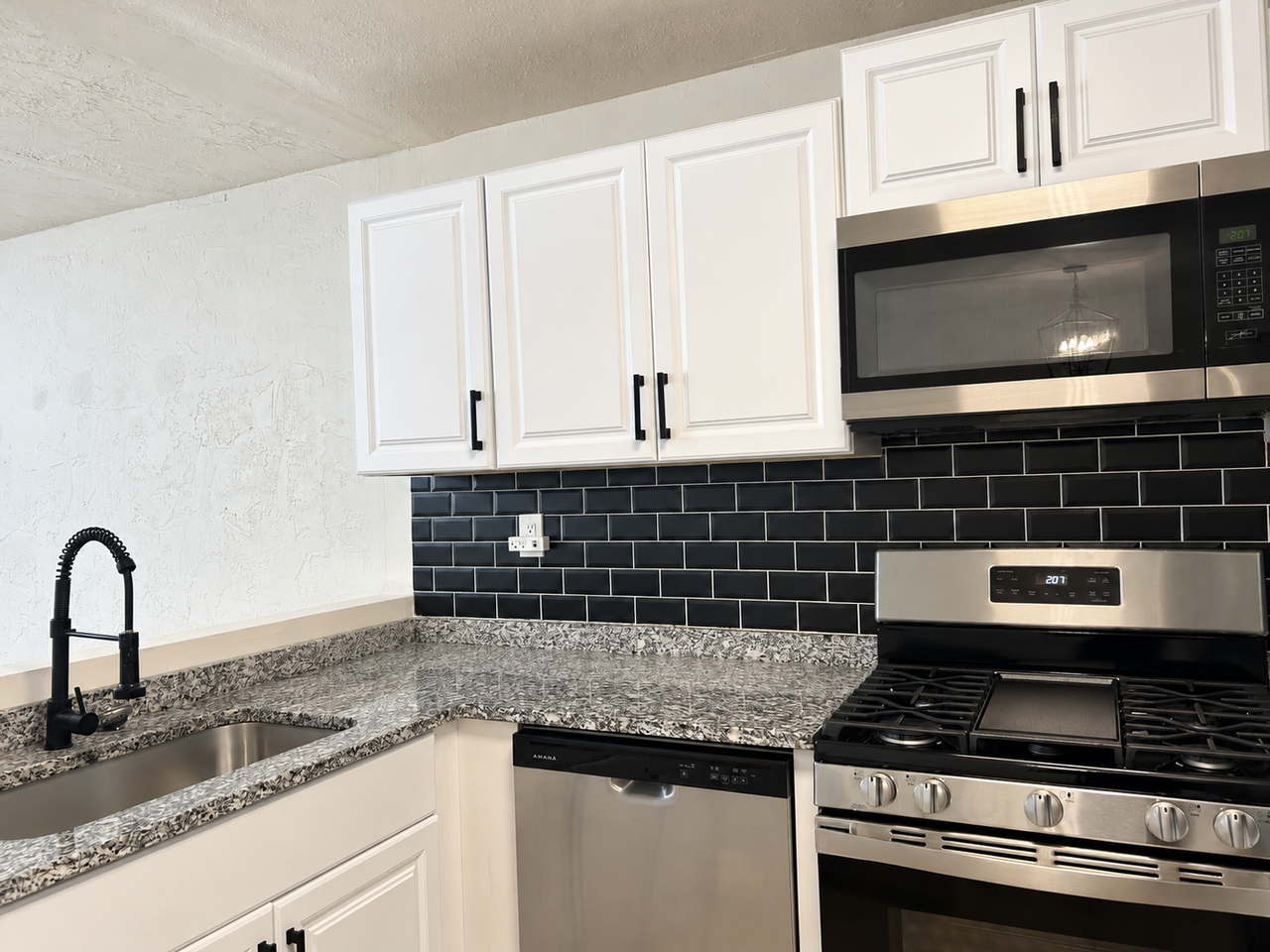 27 Montclair Dr - Photo 3 of 13