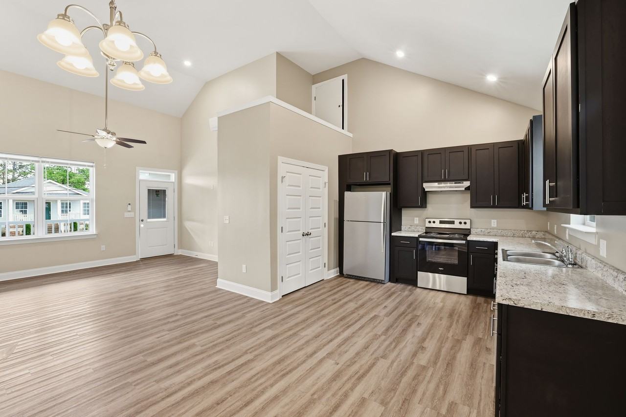 707 Woodmore Ln - Photo 6 of 13