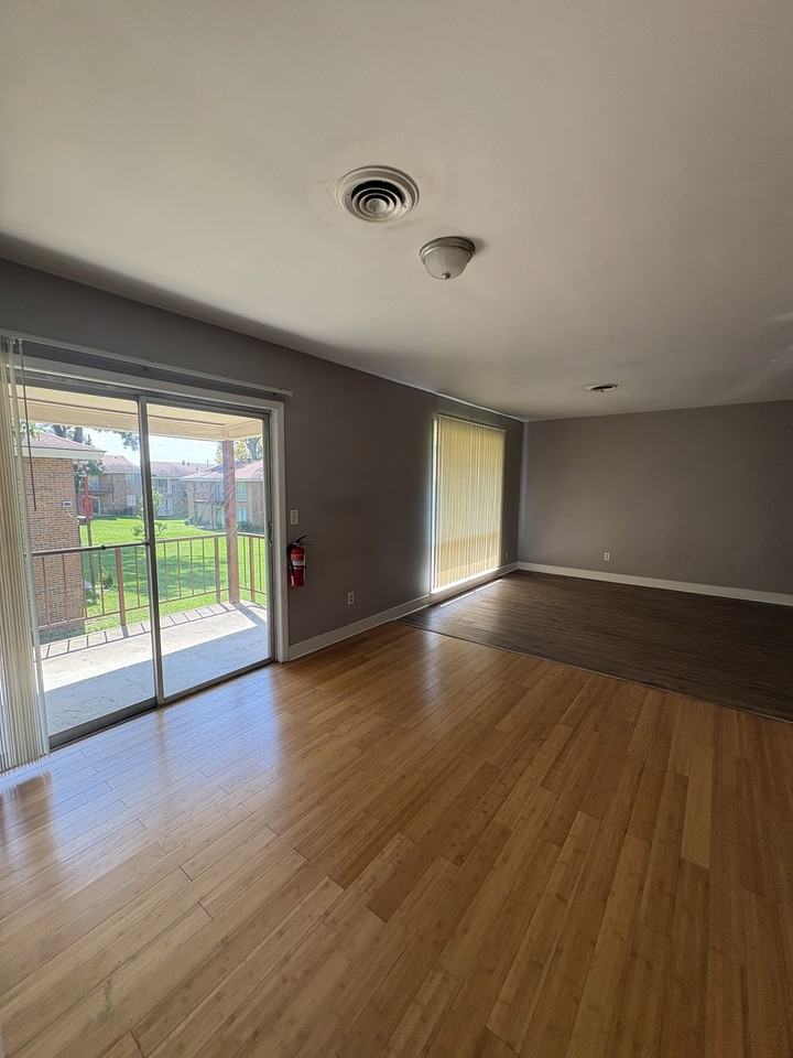 1747 S Court St - Photo 2 of 6
