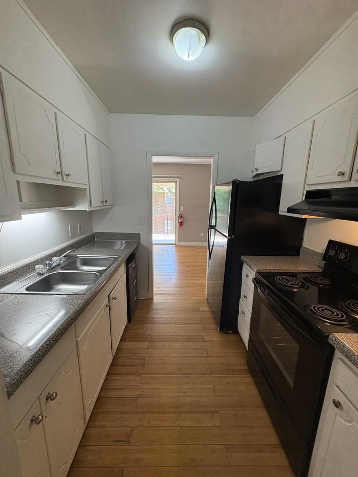 1747 S Court St - Photo 3 of 6