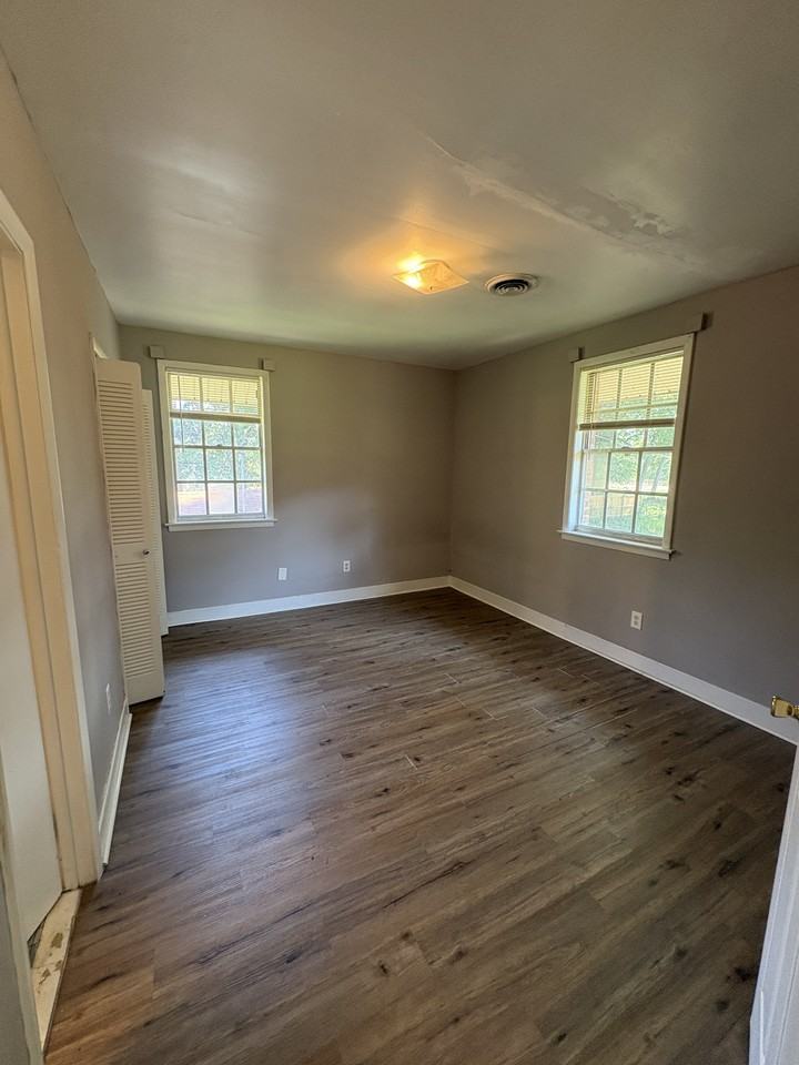 1747 S Court St - Photo 4 of 6