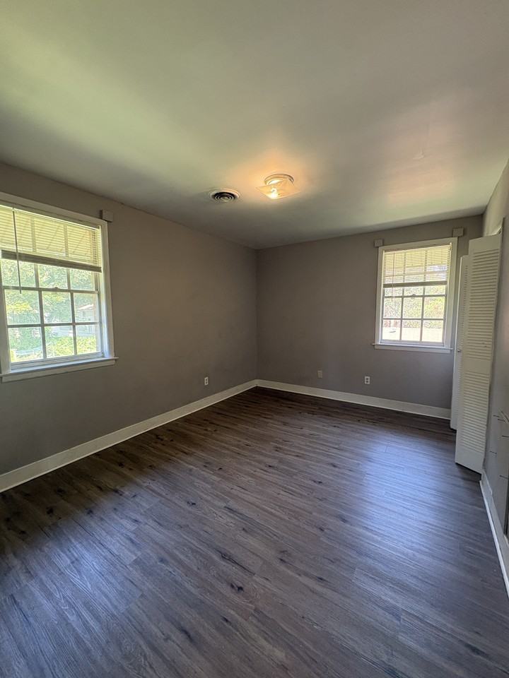 1747 S Court St - Photo 6 of 6