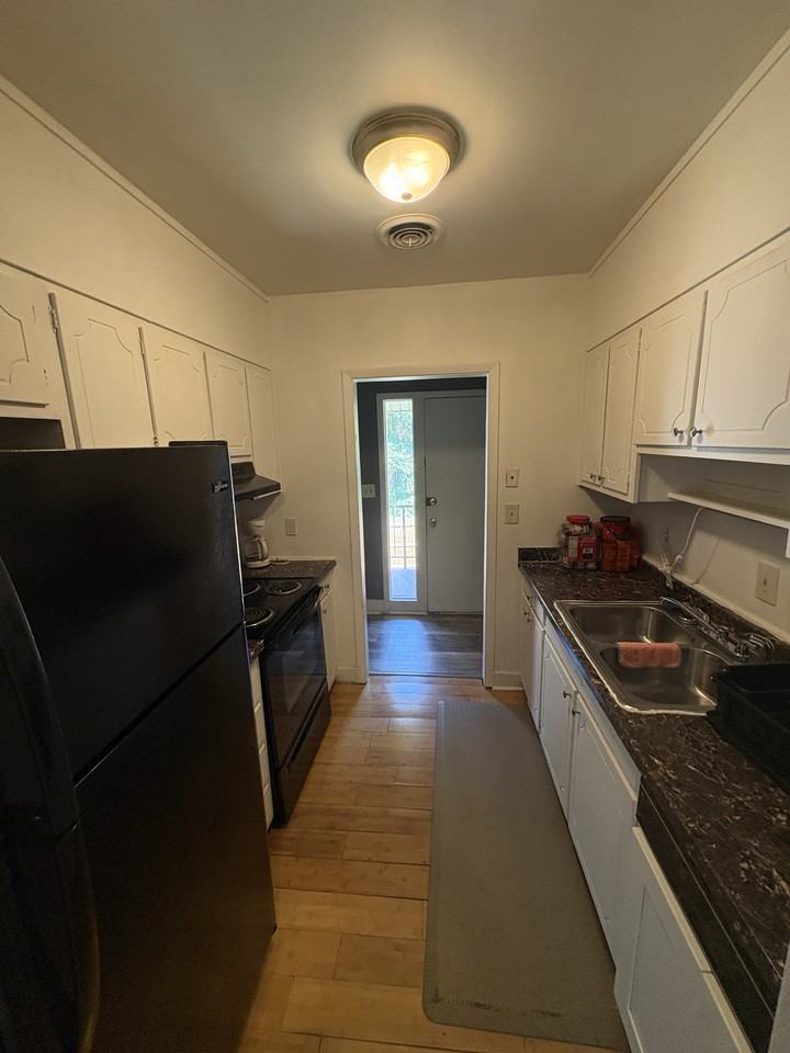 1751 S Court St - Photo 2 of 6