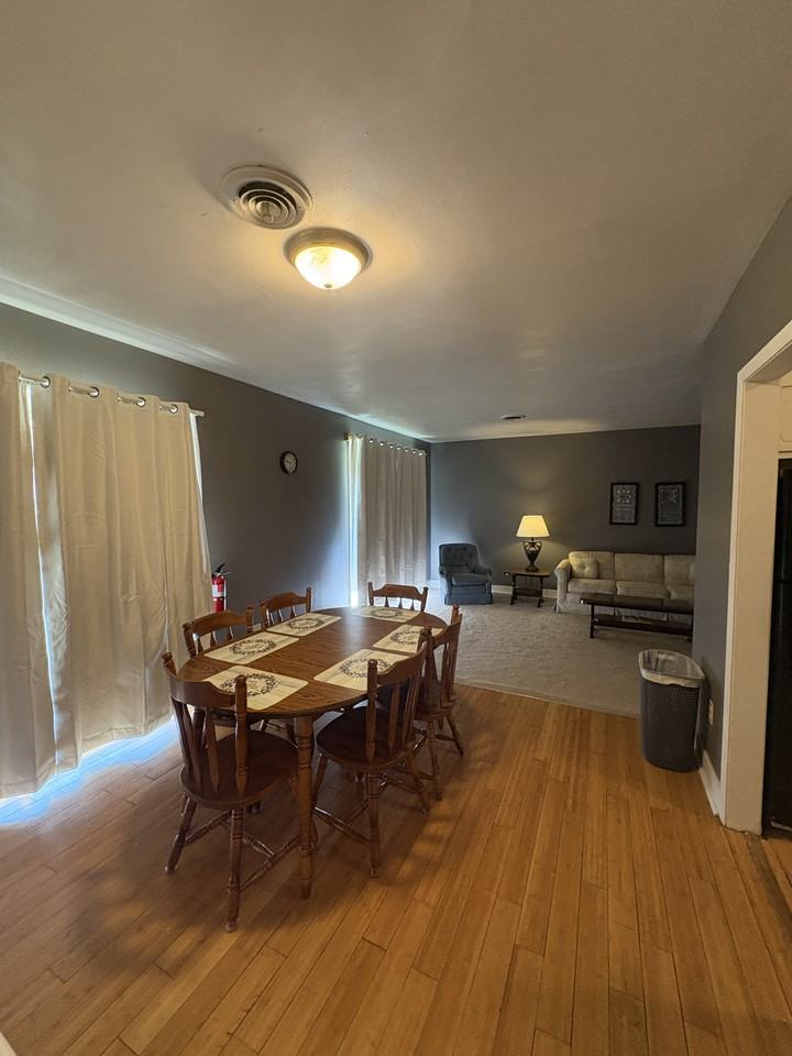 1751 S Court St - Photo 4 of 6
